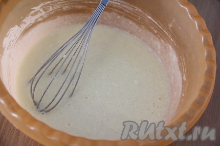 Всё тщательно перемешать венчиком. 