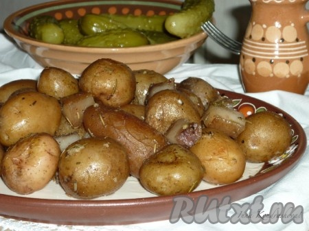 Мелкая картошка, запечённая в кожуре в духовке
