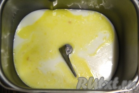 Масло растопить. Добавить масло в ведёрко.