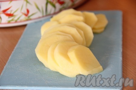 Картошку нарезать кружочками.
