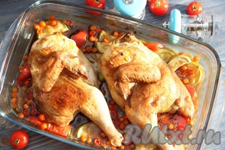 Курица, запечённая с овощами в духовке
