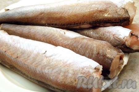 Подготовим свежую рыбу (у меня хек).