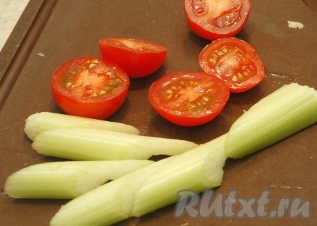 Приготовить помидоры и сельдерей.