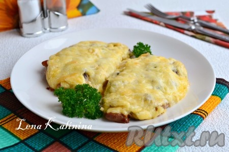 Свинина с грибами и сыром в духовке