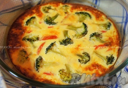 Творожная запеканка с брокколи и кабачками в духовке