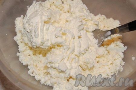 Тщательно разотрем его вилкой.