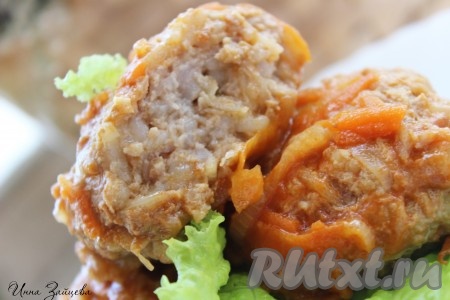 Ленивые голубцы, приготовленные с фаршем, капустой и рисом в мультиварке, получились невероятно аппетитными и вкусными. На фото видно, какие они нежные и сочные.