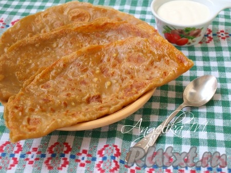 Таким образом сыр внутри блинчика расплавится и надёжно его склеит. Подавать необычайно вкусные голландские блины с чашечкой кофе.