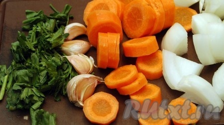 Приготовим овощи и зелень.