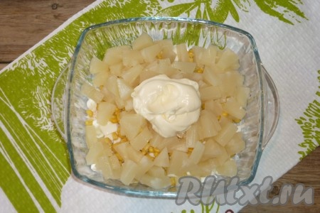 Добавить в салат майонез, перемешать, подсолить по вкусу.&nbsp;