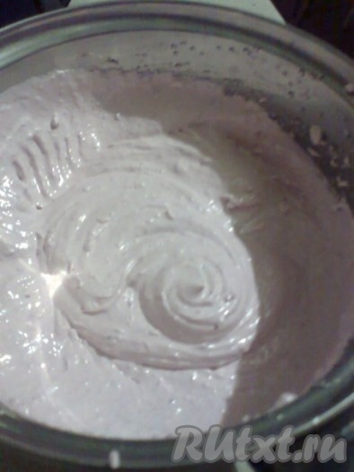 И фото взбитого пюре с перетертой смородиной.
