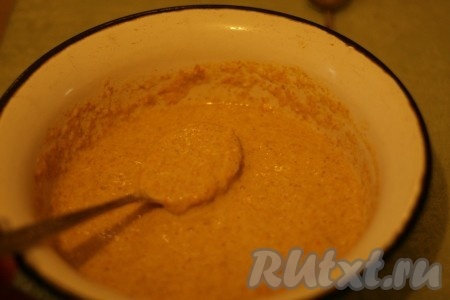 Полученную смесь для тыквенных оладьев тщательно перемешать. 