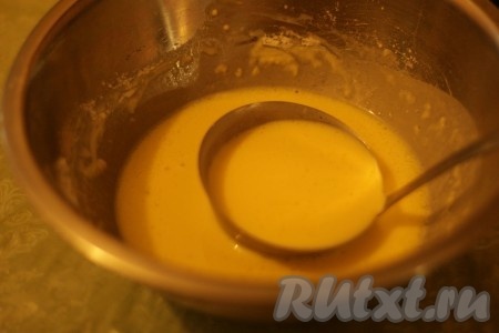 В итоге получается однородное тесто без комочков.