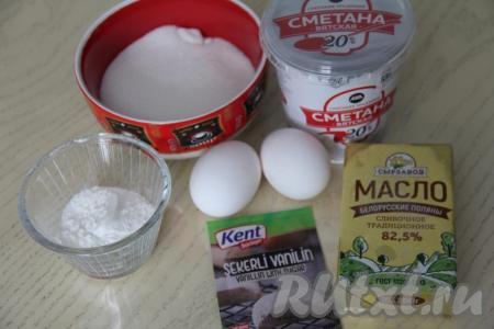 Подготовить продукты для приготовления крема "Пломбир" для профитролей. Крахмал можно взять как кукурузный, так и&nbsp;картофельный. Сливочное масло достать из холодильника заранее, чтобы оно полежало при комнатной температуре и стало мягким.