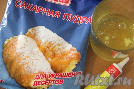 Подготовить продукты для приготовления лимонного безе. Яичный белок должен быть охлаждённым. Если использовать сахар, лучше взять сахар мелкого помола.