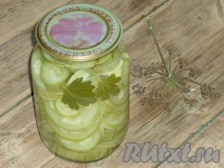 Банки сразу же закатать крышками.