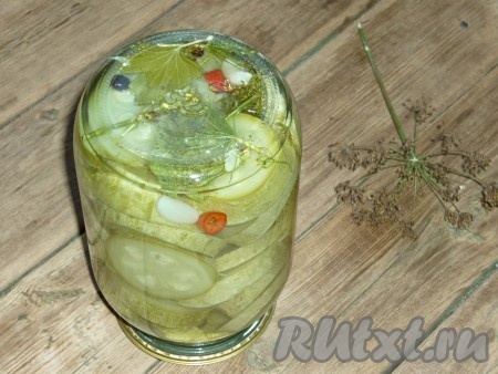 Перевернуть банки вверх дном, укутать одеялом и оставить до полного остывания.