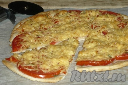 Пицца с сыром и помидорами 
