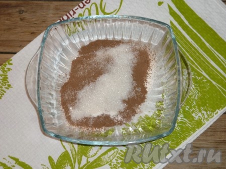 Добавить сахар и разрыхлитель.