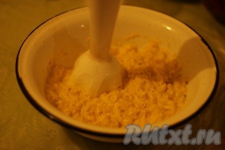 Измельчить блендером и поставить в холодильник на 3 часа.
