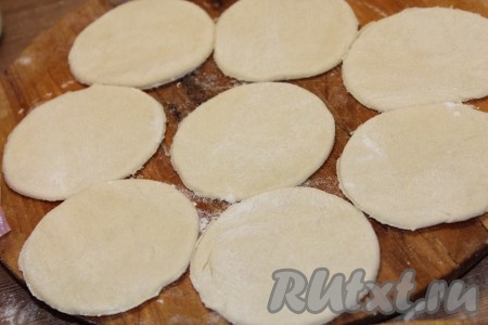 Вырезать кружочки.