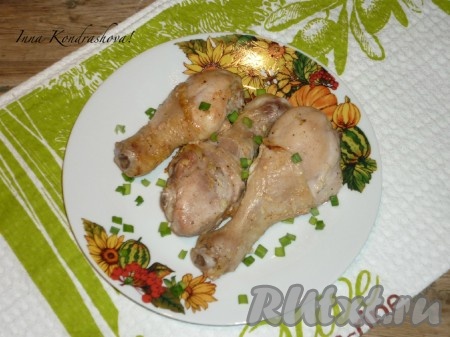 Курочка, приготовленная в кефирном маринаде в духовке, получается нежной, сочной и очень вкусной.