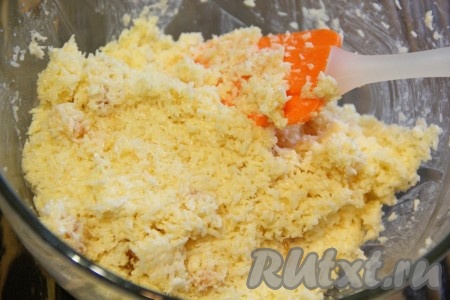 Всё тщательно перемешать и начинка для кокосового печенья готова.