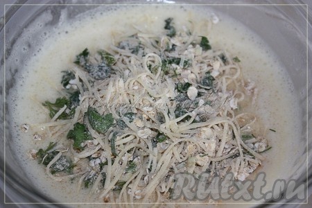 Добавить в яичную смесь и ещё раз хорошо перемешать.
