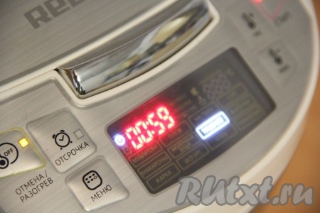 Закрыть крышку мультиварки, выставить режим "Тушение". Режим длится 1 час.
