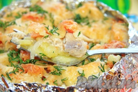 Так как во время запекания сыр образует румяную корочку, то блюдо сохраняет всю сочность и аромат в процессе приготовления. Получается очень нежно и невероятно вкусно. Идеально для семейного ужина или для праздничного стола. Приятного аппетита!
