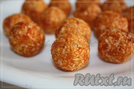 Из полученной массы сформировать конфеты любой формы.
