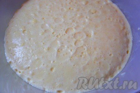 По прошествии времени опара должна подняться и увеличиться в объёме.