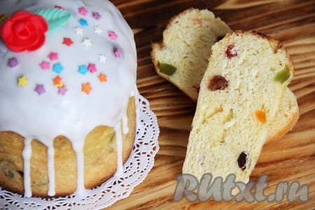 Специально сфотографировала этот нежный пасхальный кулич, приготовленный с кардамоном и шафраном, в разрезе.