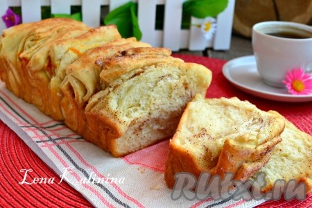 Дать булочкам остыть в форме, после чего извлечь. Эти бесподобные булочки "Гармошка" с корицей и цедрой апельсина&nbsp;раскладываются на части, что очень удобно.&nbsp;