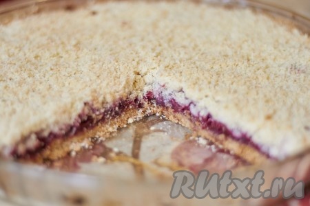 Пирог "Вишневая крошка" готов. Наслаждаемся полученным результатом!
