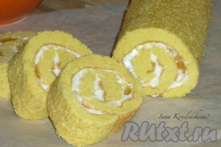 Бисквитный рулет с творогом