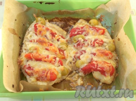 Запекать рыбу 20 минут в духовке, разогретой до 200 градусов.
