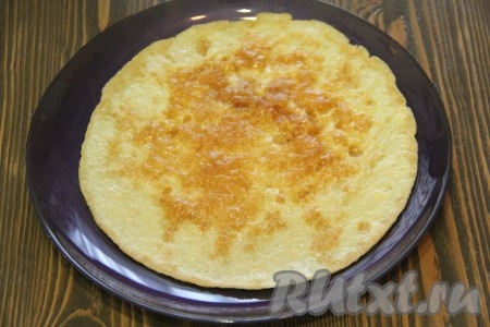  Готовый омлет переложить на тарелку, остудить.