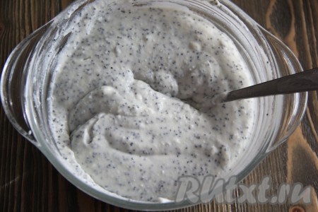Творожная начинка для пирога должна получиться воздушной и не жидкой.
