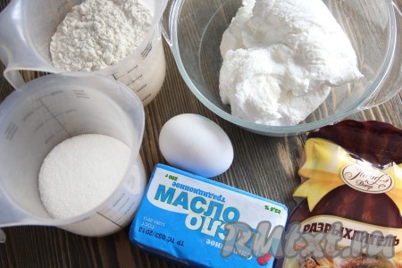 Подготовить продукты для теста. 