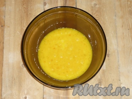 Размешать венчиком до однородной консистенции. 