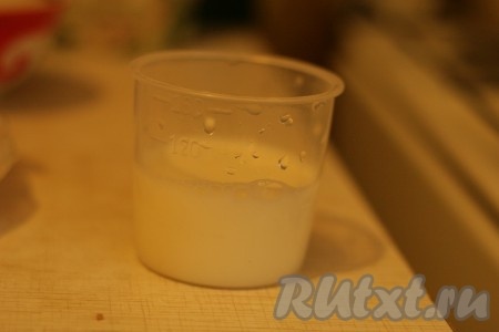 Отмерить сливки. 