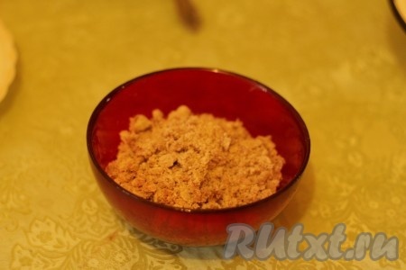 Печенье покрошить. 