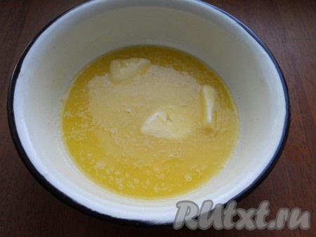 Сливочное масло растопить и остудить.