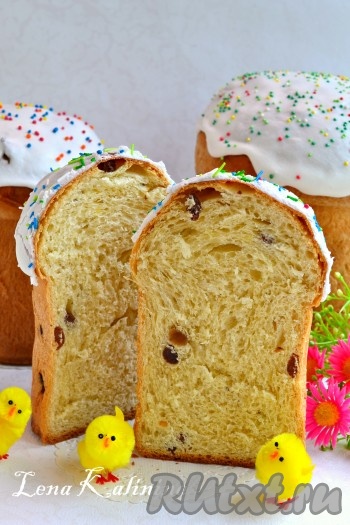 Невероятно ароматные, нежные, красивые и вкусные пасхальные куличи быстрого приготовления еще горячими смазать белковой глазурью, сразу же посыпать сверху цветной присыпкой. Дать куличам полностью остыть, поместить в пакеты и дать настояться часов 12. Но если нет возможности ждать, можно разрезать и сразу! 