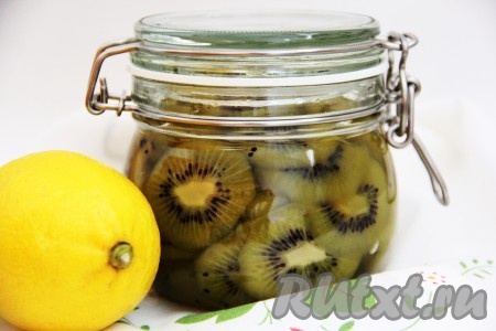 Хранить вкусное, с лёгкой кислинкой варенье из киви в прохладном месте. 