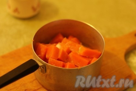 К тыкве добавить сливки. 