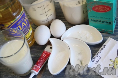 Подготовить продукты для приготовления капкейков "Красный бархат" с крем-чизом.