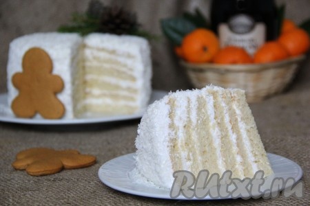 Я сформировала из этих коржей торт, промазав каждый корж крем-чизом из творожного сыра и взбитых сливок. После пропитки в холодильнике в течение ночи коржи, приготовленные на сгущёнке, получились мягкими, нежными. Впрочем, какой бы крем вы не использовали такие коржи станут отличной основой для торта.