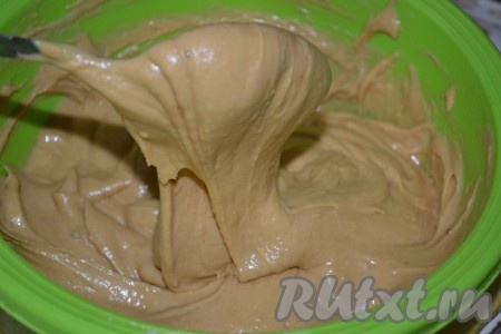 Тесто для французского кулича по консистенции получится, как густая сметана.
